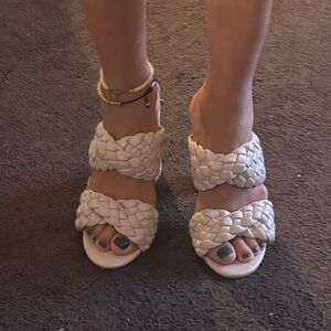Steve Madden - off White leather sandals with braided detailing and fastening